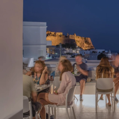 Zašto su plastične stolice od polipropilena idealne za kafiće i restorane