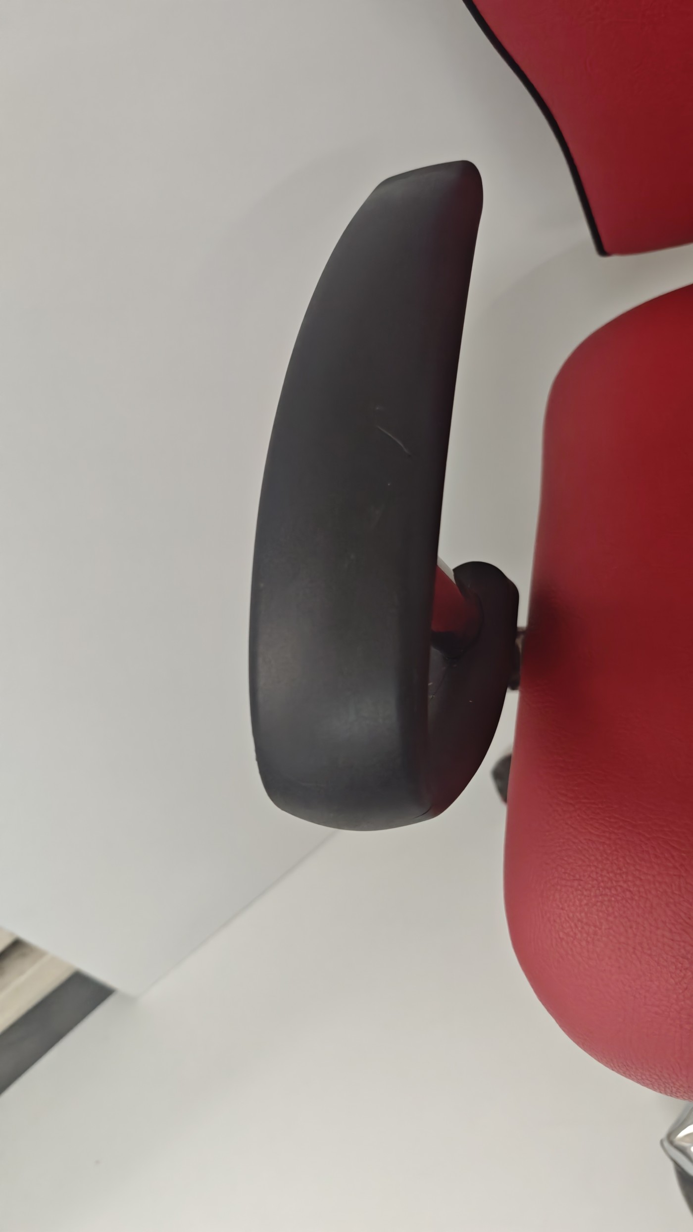 Kancelarijska stolica 11